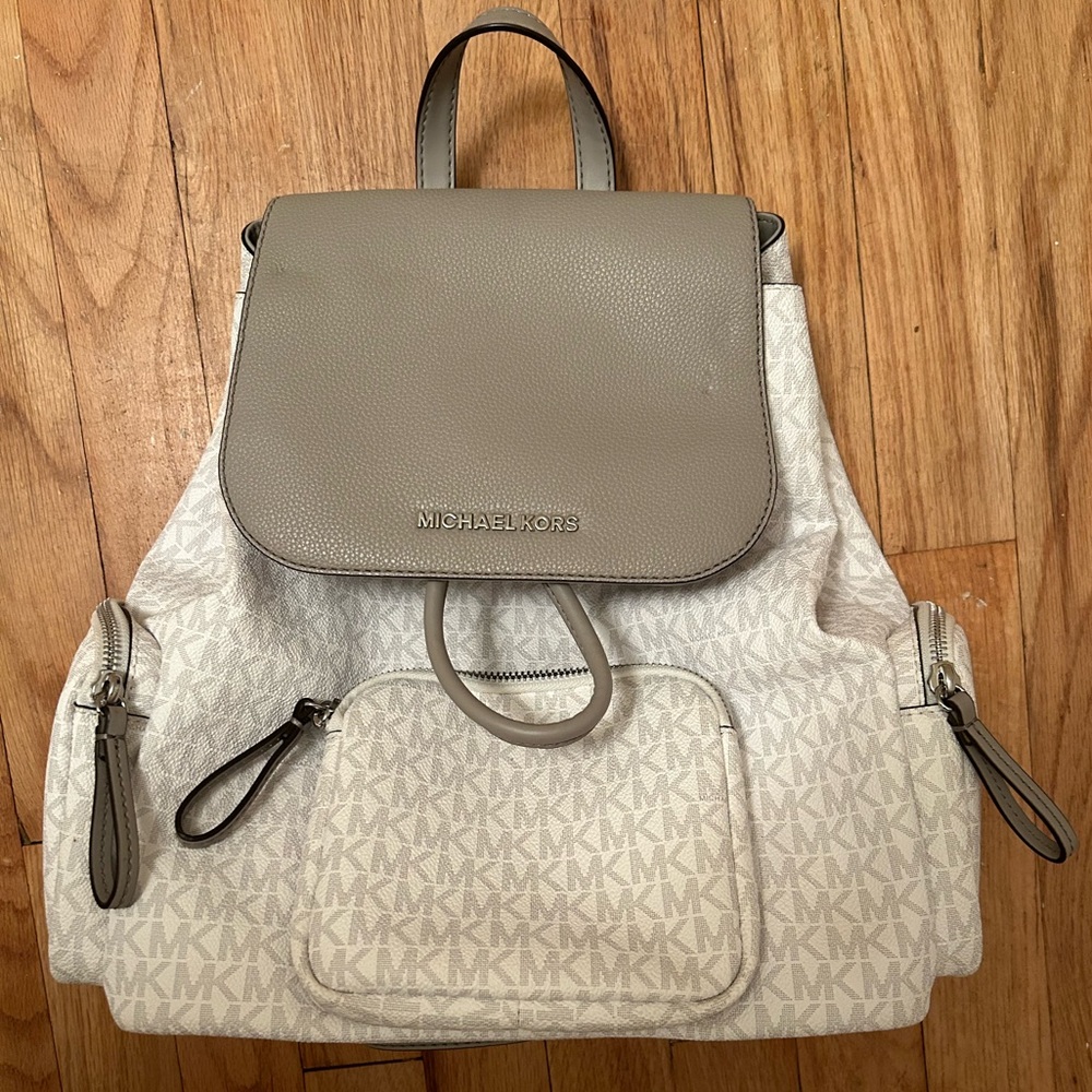 Michael Kors Large Abbey Cargo Bag Backpack Classic Print in White and Grey